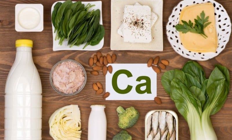Nhu cầu canxi có thể được đáp ứng một phần hoặc toàn bộ thông qua chế độ ăn uống hằng ngày