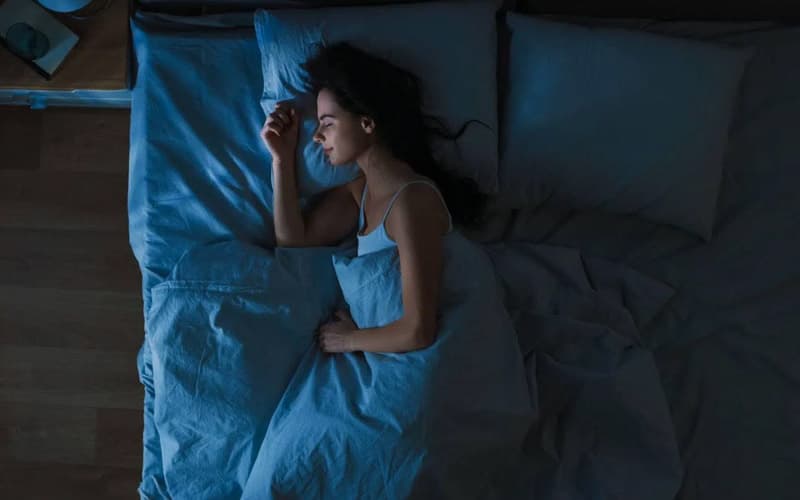 Ngủ đủ giấc vào ban đêm là biện pháp tự nhiên giúp tăng cường chức năng gan