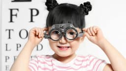 Cận 2.5 độ có nên đeo kính thường xuyên không?