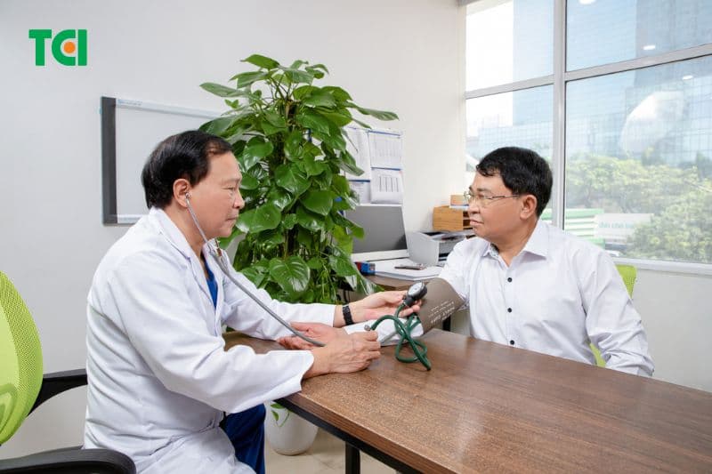 Thăm khám chuyên khoa Tim mạch - Thu Cúc TCI để kiểm tra sức khỏe tim mạch và được tư vấn chế độ ăn uống phù hợp.
