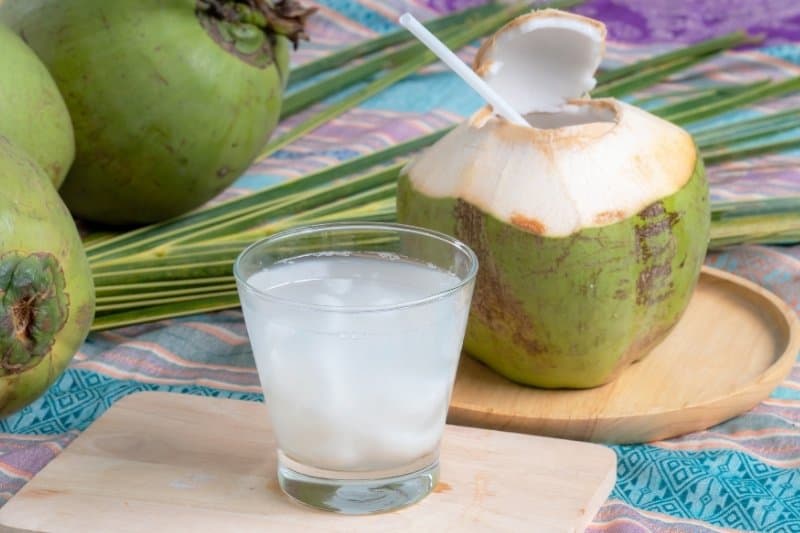 Nước dừa giúp bù đắp điện giải và hỗ trợ hoạt động của hệ cơ xương