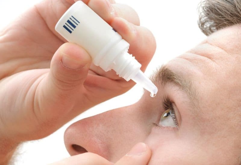 đau mắt đỏ uống thuốc gì