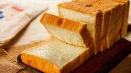 Đẻ mổ ăn được bánh mì không?
