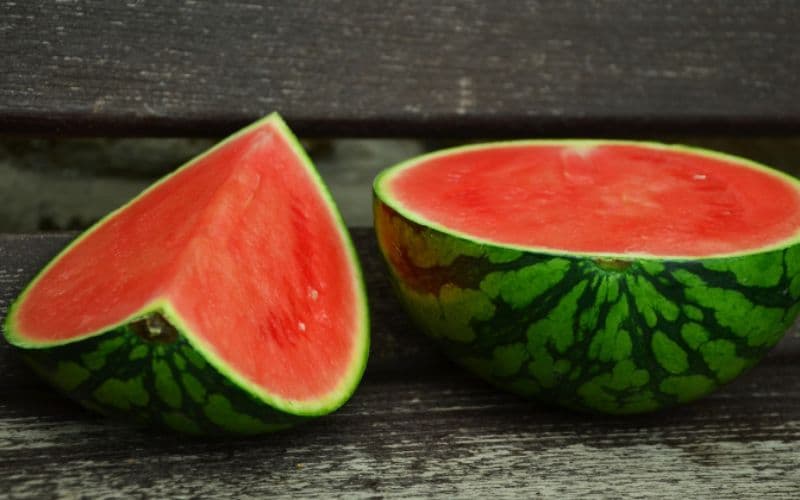 Đẻ mổ ăn được dưa hấu không