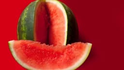 Đẻ mổ ăn được dưa hấu không? Mẹ cần lưu ý gì khi ăn?