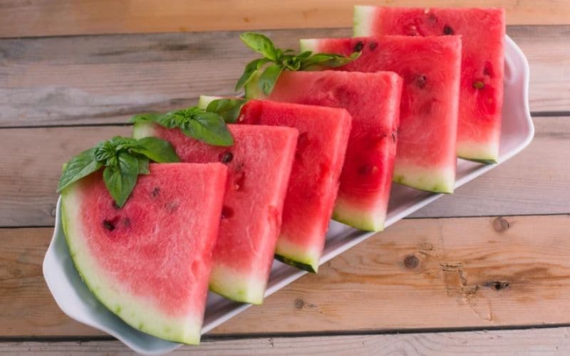Đẻ mổ ăn được dưa hấu không