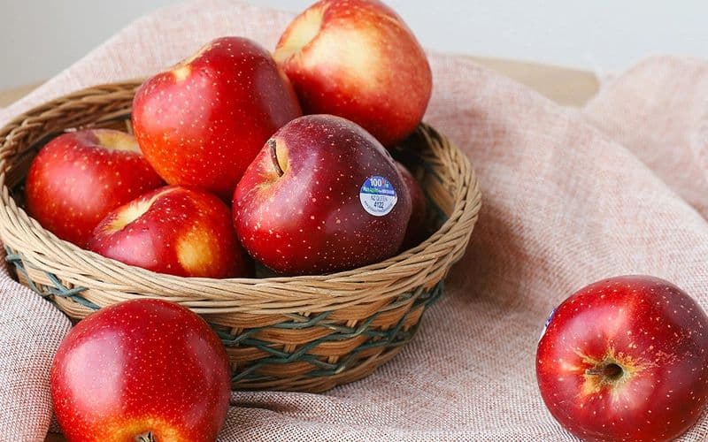 Sau sinh mổ nên ăn quả gì mau lành vết thương, mẹ nên ưu tiên nhóm trái cây giàu vitamin C, chất xơ và đa dạng vi chất