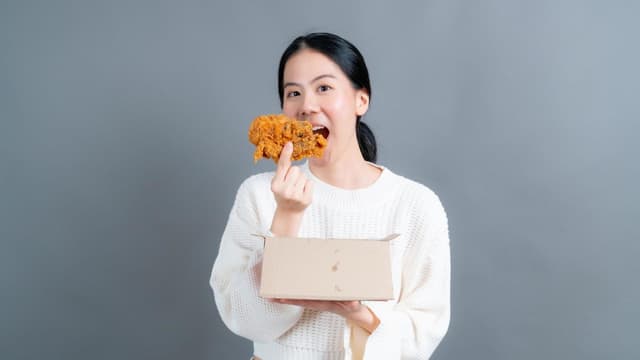 Đẻ mổ ăn được thịt gà không và có cần kiêng để tránh sẹo?