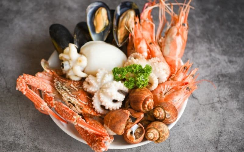 Đẻ mổ ăn hải sản được không?