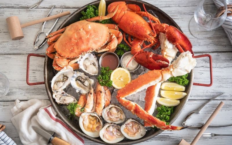 Đẻ mổ ăn hải sản được không?