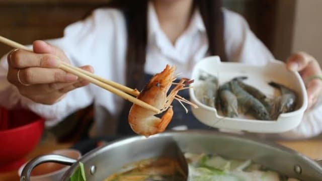 Đẻ mổ ăn được tôm không và ăn thế nào để tốt cho mẹ?