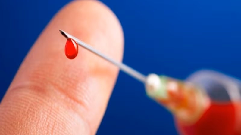 HBV có thể tồn tại trong máu và lây truyền sang người khỏe mạnh qua đường truyền máu nếu máu