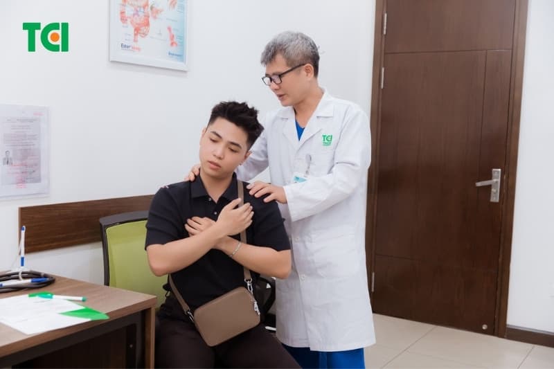 Nếu đau khớp kéo dài hoặc hạn chế vận động, hãy chủ động thăm khám để được đánh giá