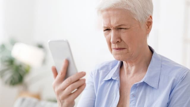 Mắt cận và mắt lão khác nhau thế nào? Có thể bị đồng thời không?
