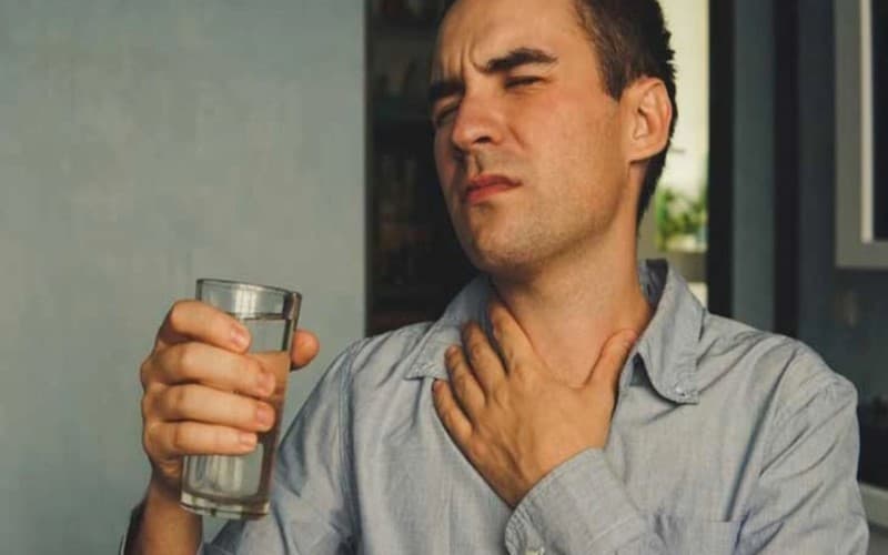 Có nhiều nguyên nhân gây cảm giác nghẹn ở dạ dày
