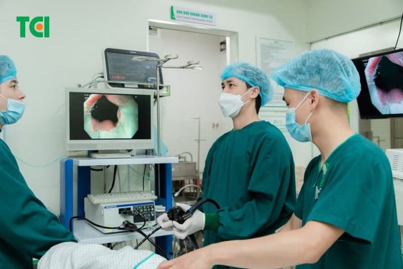 Nội soi dạ dày - thực quản - tá tràng là phương pháp chuẩn giúp quan sát trực tiếp niêm mạc, phát hiện vết loét, viêm, vi khuẩn H. pylori hoặc khối u