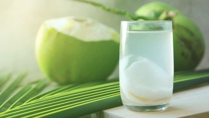 Hàm lượng calo trung bình được ước tính trên 240ml nước dừa nguyên chất, không bổ sung thêm đường hoặc phụ gia.