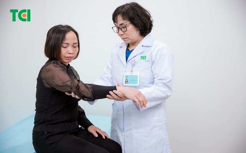 Ưu tiên phòng khám có bác sĩ hỗ trợ và theo dõi kết quả phục hồi thường xuyên
