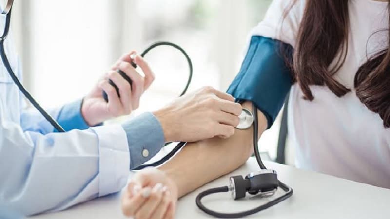 Duy trì một khung giờ uống thuốc cố định mỗi ngày giúp nồng độ thuốc huyết áp trong máu luôn giữ ở mức tối ưu