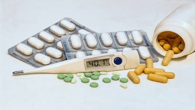 Các loại thuốc hạ sốt phổ biến: Công dụng, cách dùng và lưu ý an toàn
