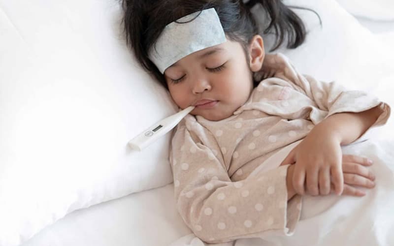 Đi ngoài ra nước màu vàng có thể gây ảnh hưởng tiêu cực đến sức khỏe trẻ