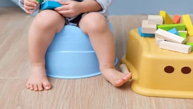 Trẻ ăn dặm bị tiêu chảy do nguyên nhân nào và xử trí ra sao cho an toàn?