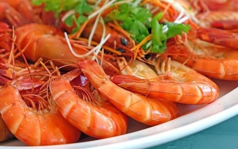 Tôm giàu protein và nhiều dưỡng chất hỗ trợ quá trình phục hồi của trẻ