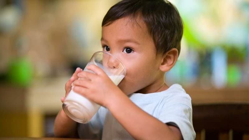 Câu hỏi trẻ tiêu chảy có nên uống sữa, cha mẹ không nên áp dụng một nguyên tắc cứng nhắc cho mọi trẻ