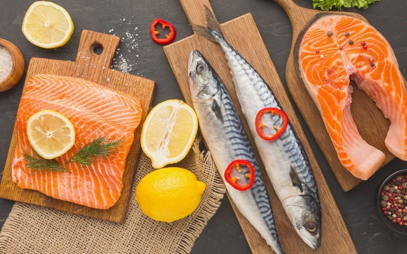 Cá hồi giàu omega-3, vitamin và khoáng chất, tốt cho sự phát triển của trẻ