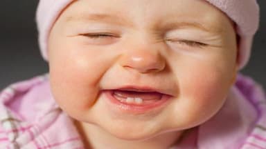 Trẻ mọc răng bị sốt và đi ngoài có nguy hiểm không và cha mẹ cần làm gì?