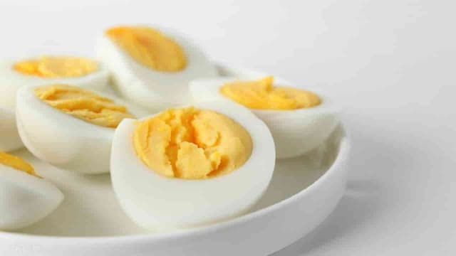 Trẻ ốm có ăn được trứng gà không? Khi nào cần thận trọng?
