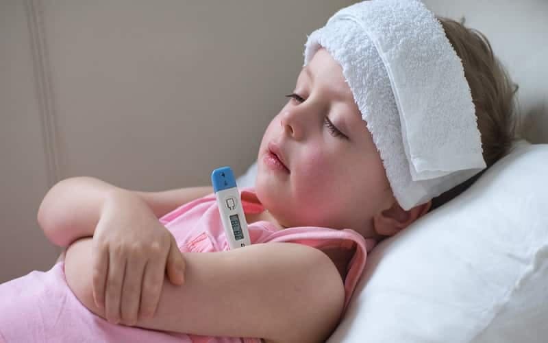 Trẻ đang sốt hoặc rối loạn tiêu hóa thì không nên ăn yến