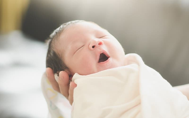 Trẻ sơ sinh ngày ngủ bao nhiêu tiếng là đủ?