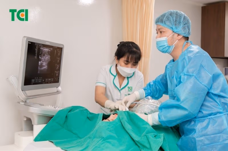 Đốt sóng cao tần tuyến giáp (RFA) là kỹ thuật xâm lấn tối thiểu hiện đại, giúp tiêu hủy các khối mô bất thường bằng nhiệt năng