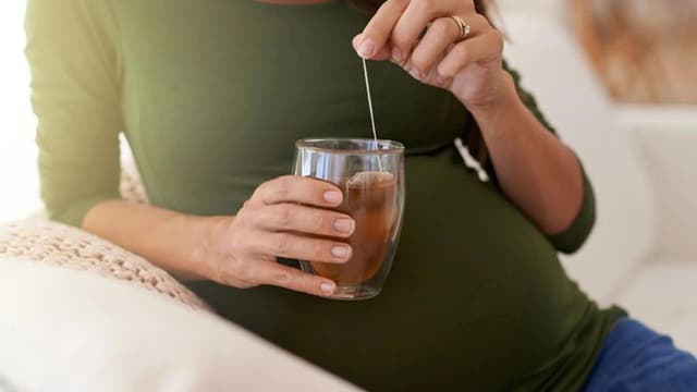 Uống trà khi mang thai được không và cần lưu ý gì?