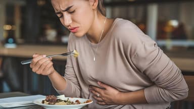 Người bị viêm dạ dày nên ăn gì để giảm đau, trung hòa axit và phục hồi niêm mạc?