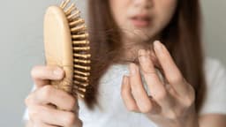 Viêm gan B có bị rụng tóc không? Nguyên nhân và cách khắc phục hiệu quả