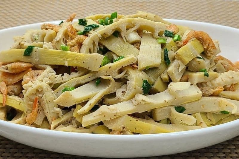 Măng tươi cần được làm sạch và nấu chín kỹ trước khi ăn