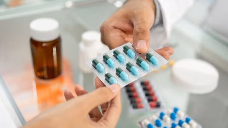 Thuốc điều trị viêm âm hộ được bác sĩ chỉ định tùy theo nguyên nhân gây bệnh.