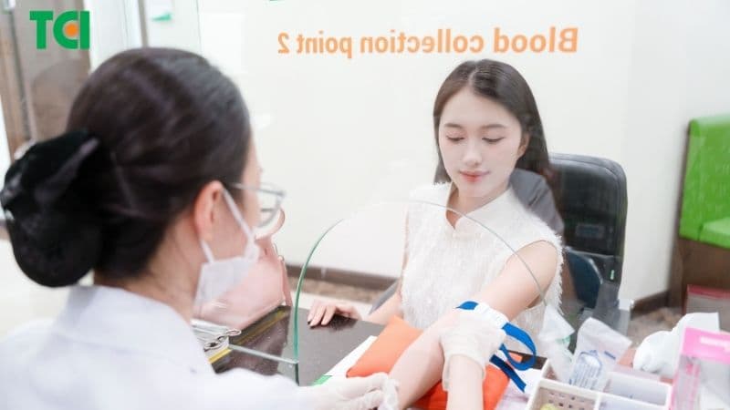 Xét nghiệm máu giúp đánh giá tình trạng thiếu máu và rối loạn nội tiết liên quan đến kinh nguyệt.