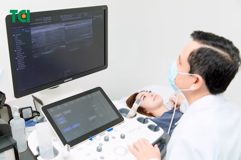 Chăm sóc sức khỏe định kỳ cho phụ nữ nên bao gồm sàng lọc, đánh giá nguy cơ, tư vấn và tiêm chủng dựa trên tuổi cũng như yếu tố nguy cơ