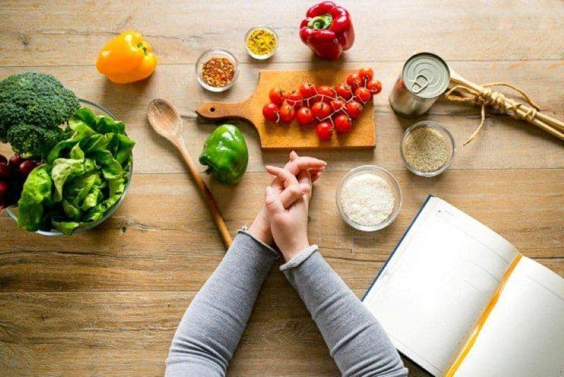 Có thể kết hợp dùng thuốc, châm cứu, xoa bóp bấm huyệt cùng chế độ sinh hoạt khoa học 