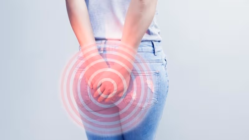 Trĩ hỗn hợp tắc mạch gây sưng đau dữ dội do hình thành cục máu đông trong búi trĩ