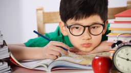 Cận thị là gì? Dấu hiệu, nguyên nhân và cách điều trị hiệu quả