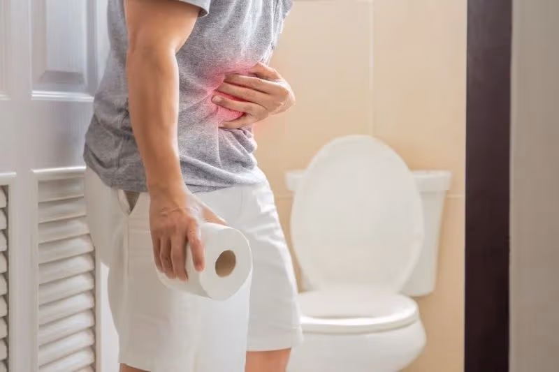 Đau bụng râm râm kéo dài là dấu hiệu cảnh báo của ung thư trực tràng