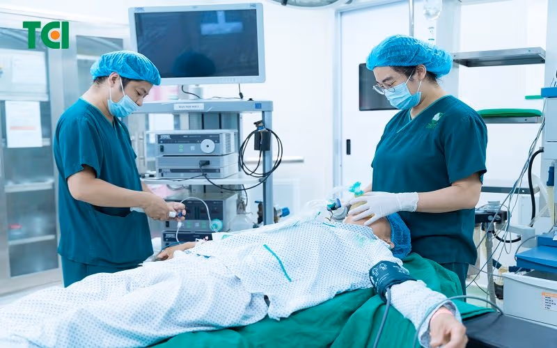 Bệnh có thể điều trị nội khoa hoặc phải can thiệp phẫu thuật