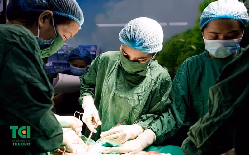 Phẫu thuật u mạc treo khi khối u gây biến chứng