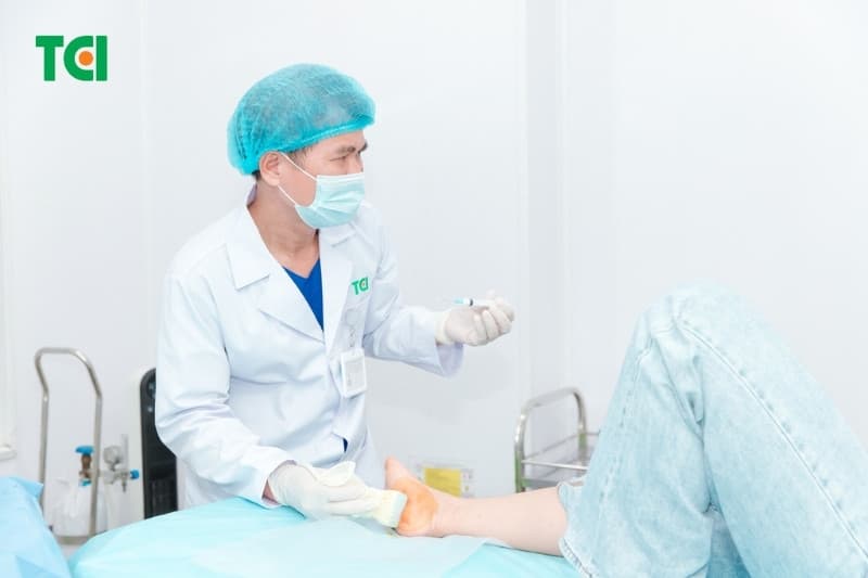 Điều trị viêm bám gân theo chỉ định của bác sĩ giúp giảm đau và sưng nhẹ