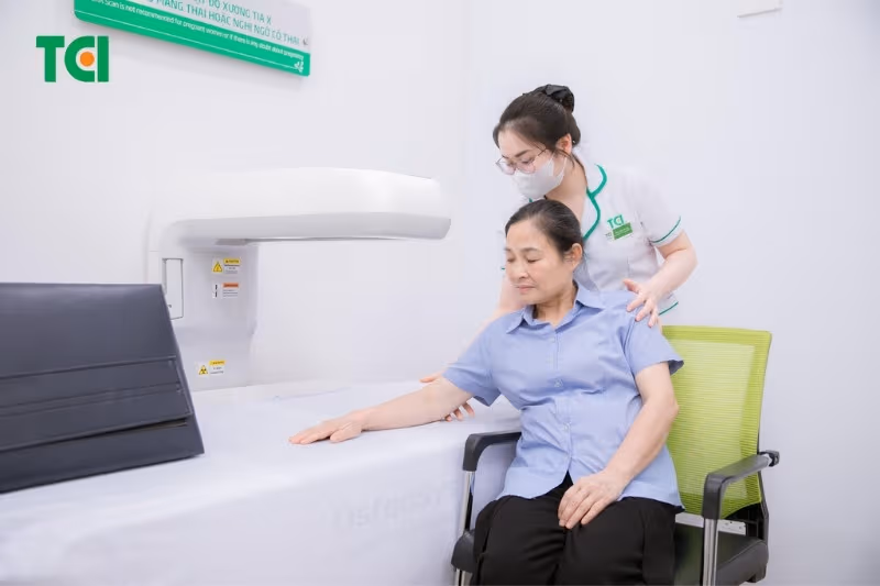 Kỹ thuật DEXA sử dụng tia X năng lượng kép để xác định mật độ khoáng chất trong xương