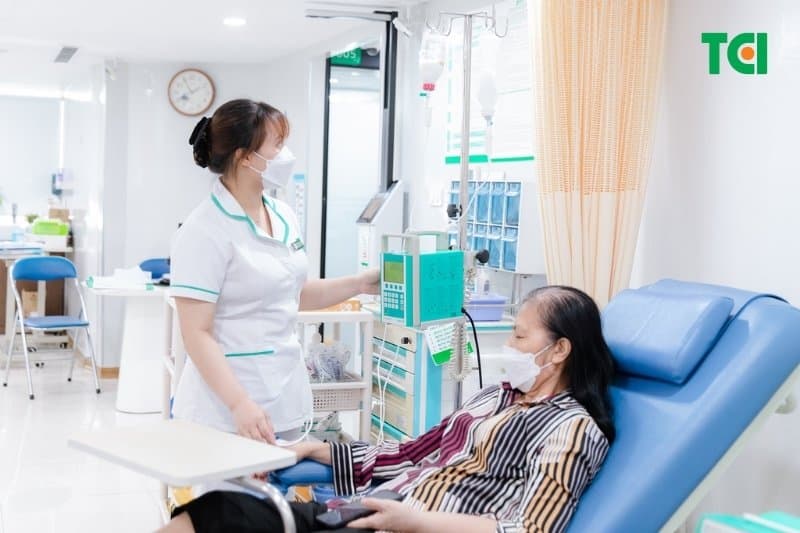 Việc lựa chọn thuốc và lịch điều trị phụ thuộc vào tình trạng bệnh, thể trạng và những liệu pháp đã sử dụng trước đó